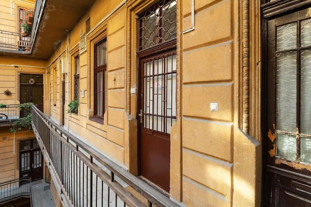 Apartment Lovely Flat In The Heart Of Budapest