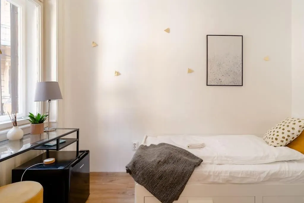 Apartment Lovely Flat In The Heart Of Budapest
