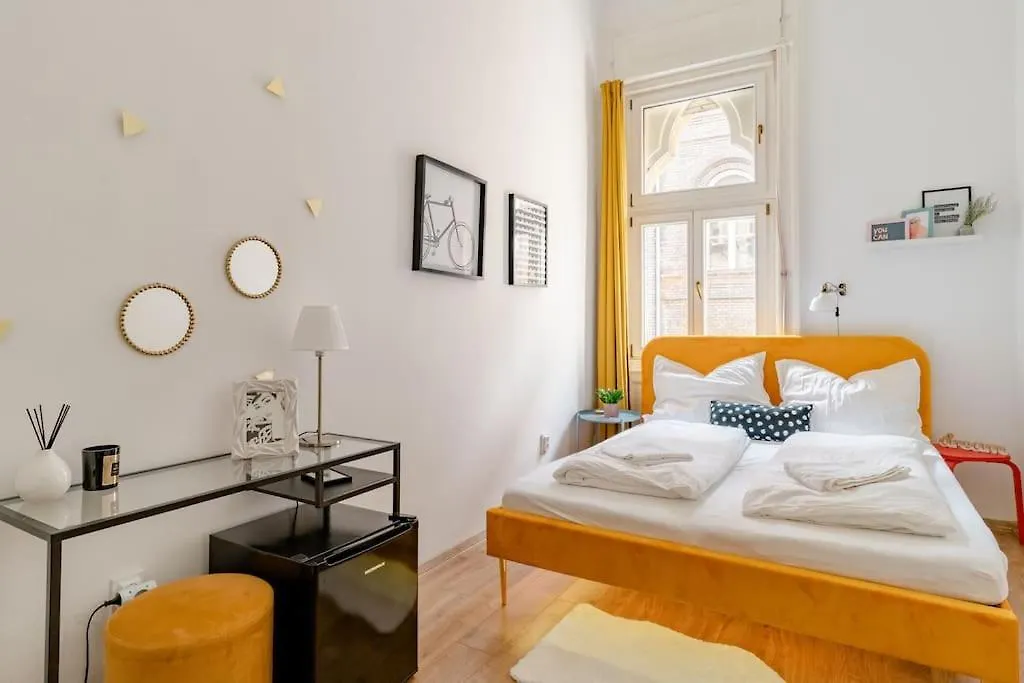 Apartment Lovely Flat In The Heart Of Budapest