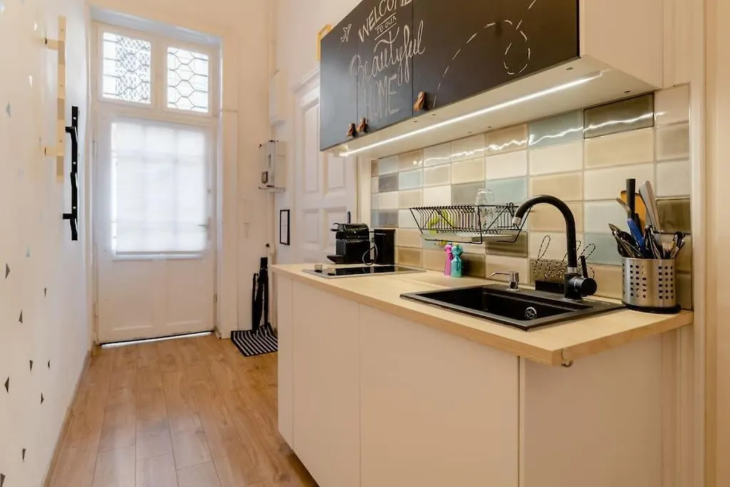 Apartment Lovely Flat In The Heart Of Budapest